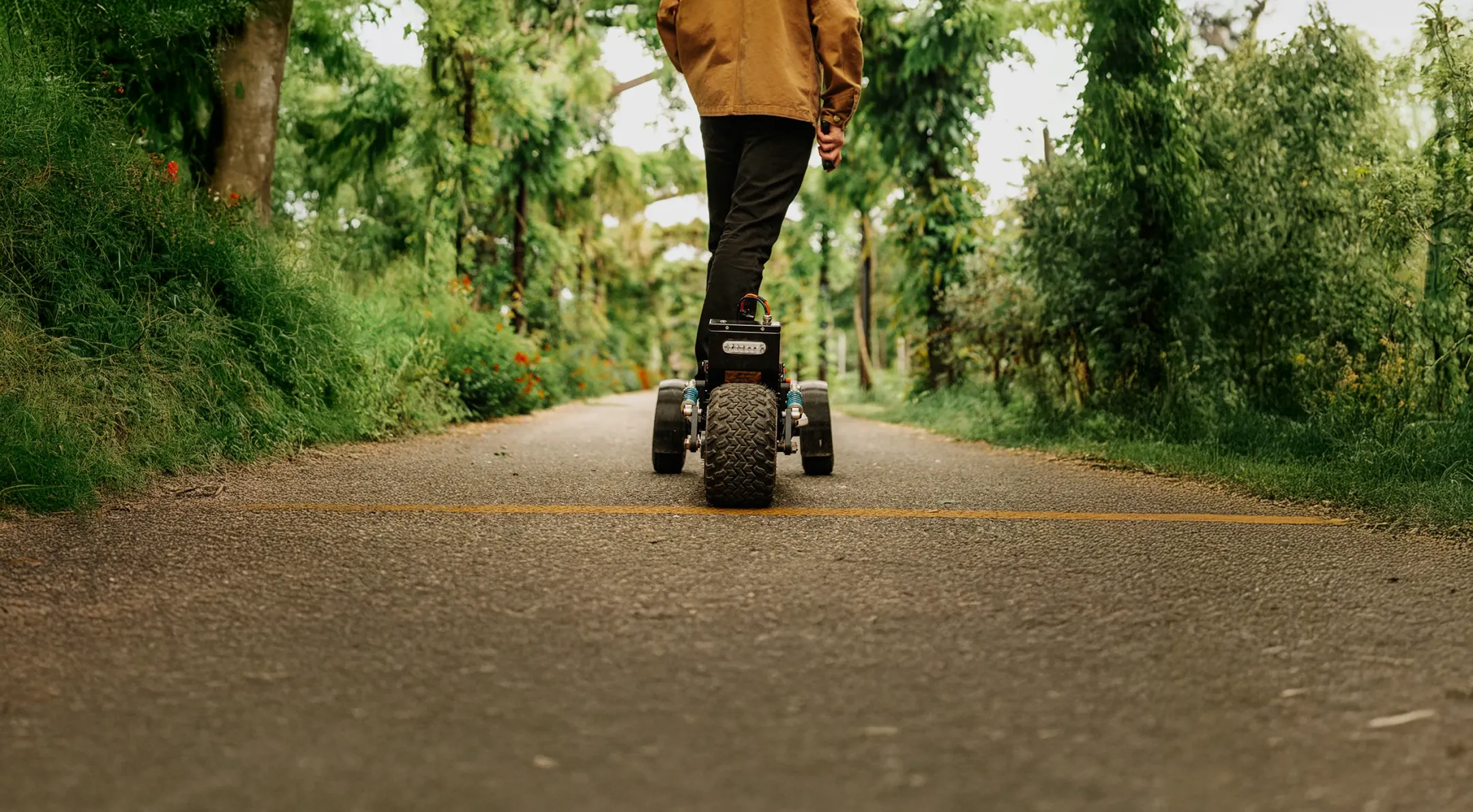 Batterie intégrée skateboard électrique Sternboard mode urbain compact praticité