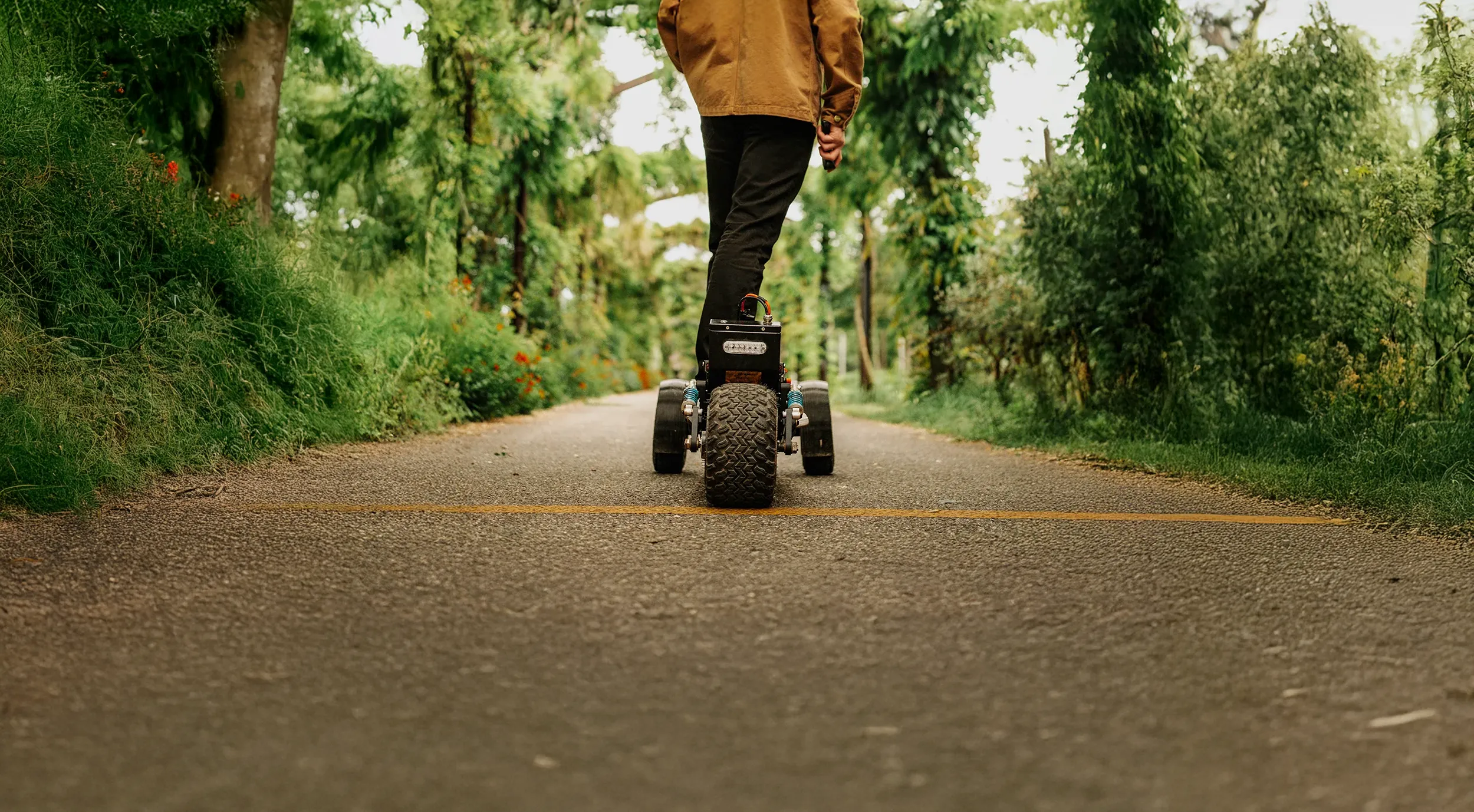 Batterie intégrée skateboard électrique Sternboard mode urbain compact praticité