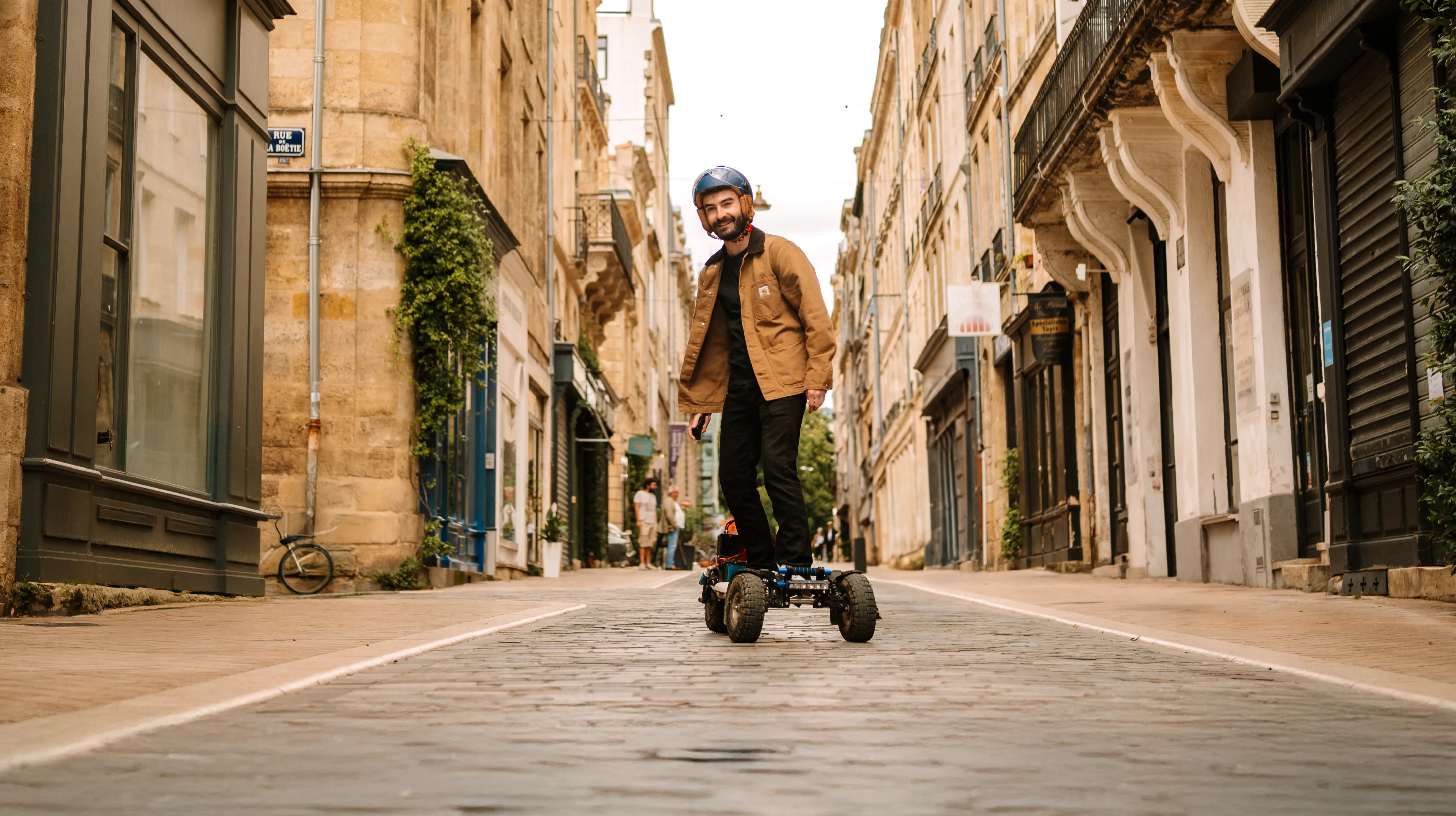 Bordeaux skate électrique Sternboard rues navigation urbaine centre ville