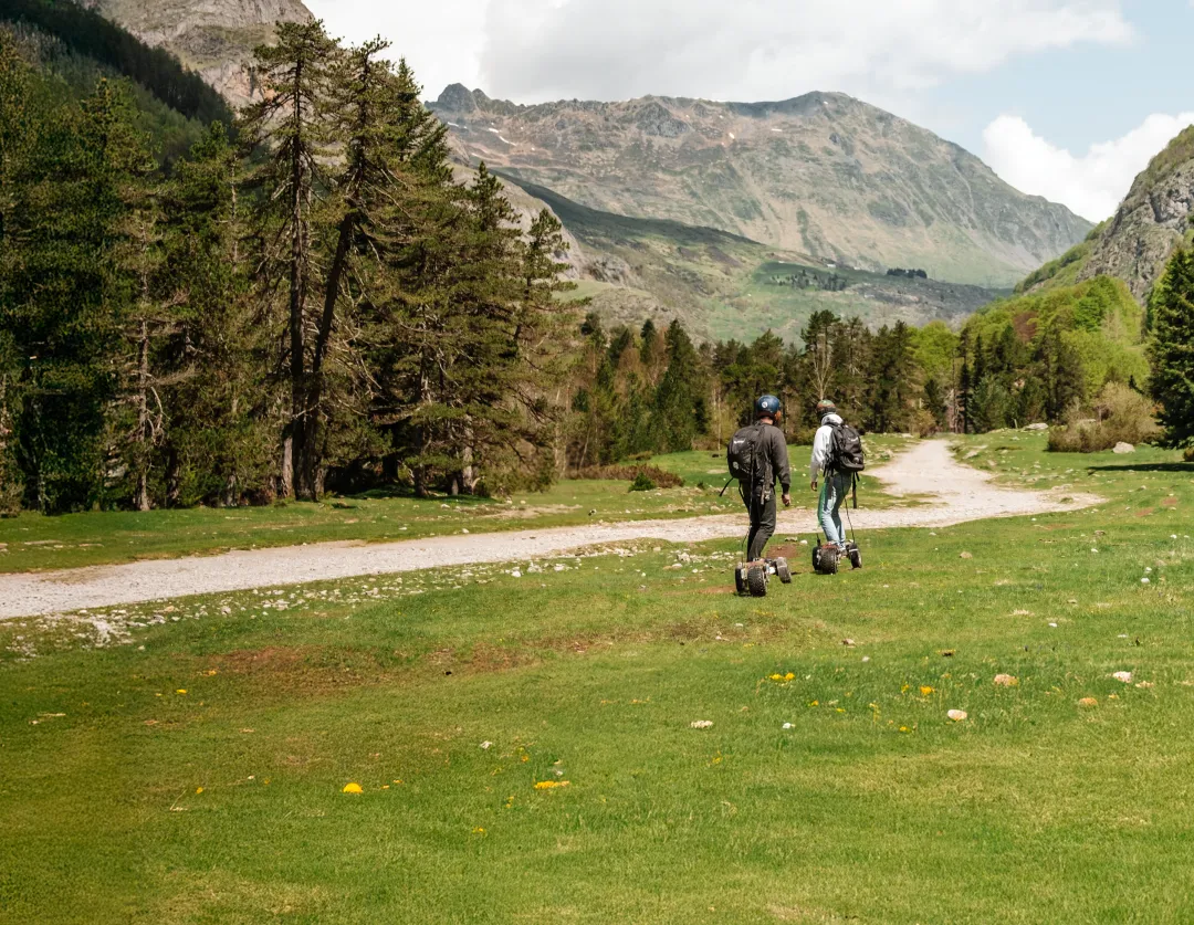 Exploration montagne longboard électrique Sternboard altitude aventure terrain rocheux nature