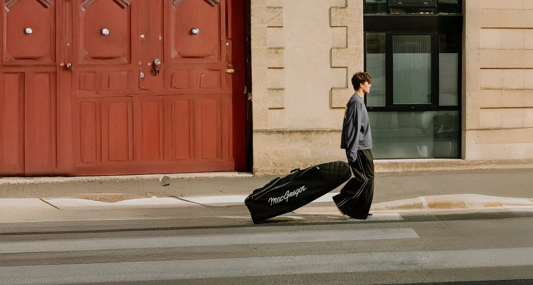 Flexibilité voyage e-skateboard Sternboard transport mobile praticité déplacement nomade