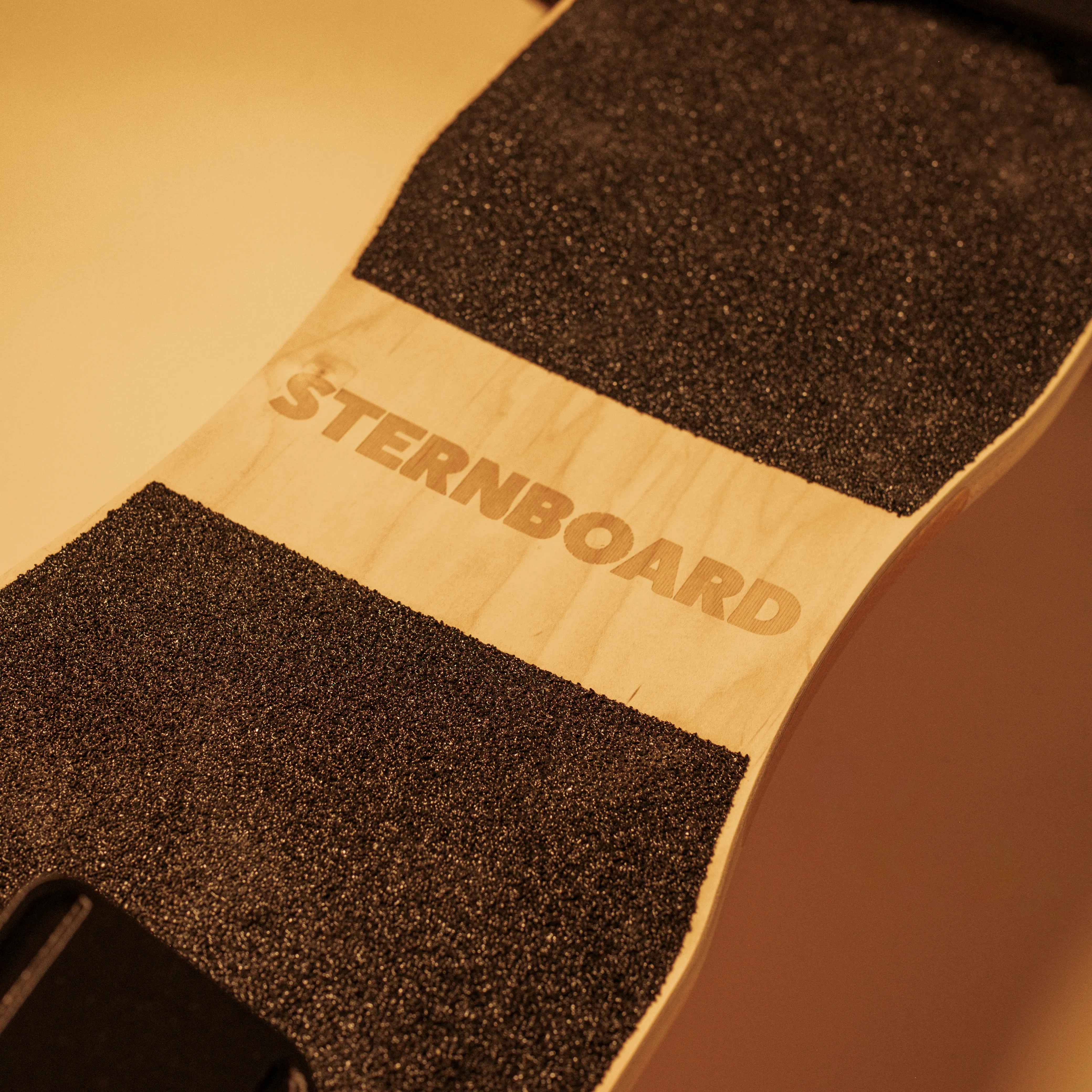 grip antidérapant skateboard électrique Sternboard deck bois longboard électrique texture