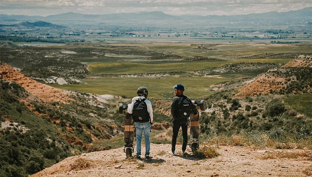 fondateurs sternboard édouard adrien histoire innovation skateboard électrique français exploration