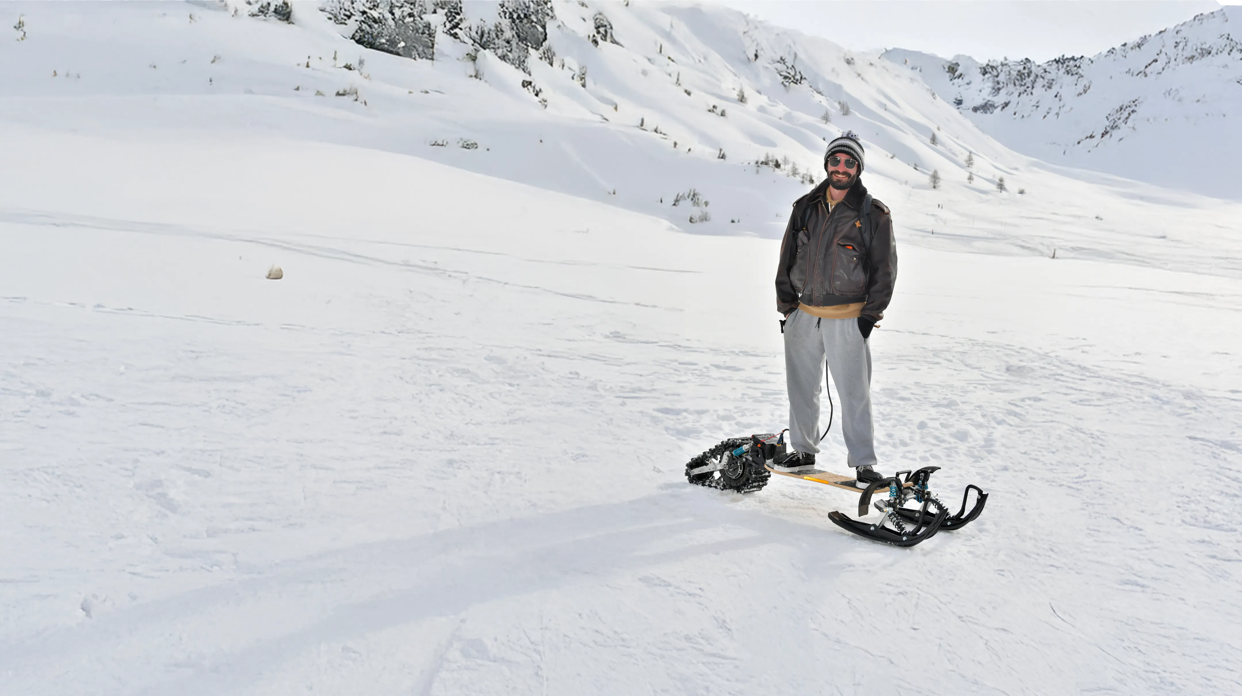 Innovation neige skateboard électrique Sternboard chenille hiver révolution technologie