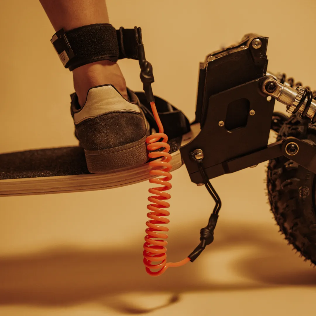 leash complet e-skateboard Sternboard configuration mobilité électrique urbaine antichute