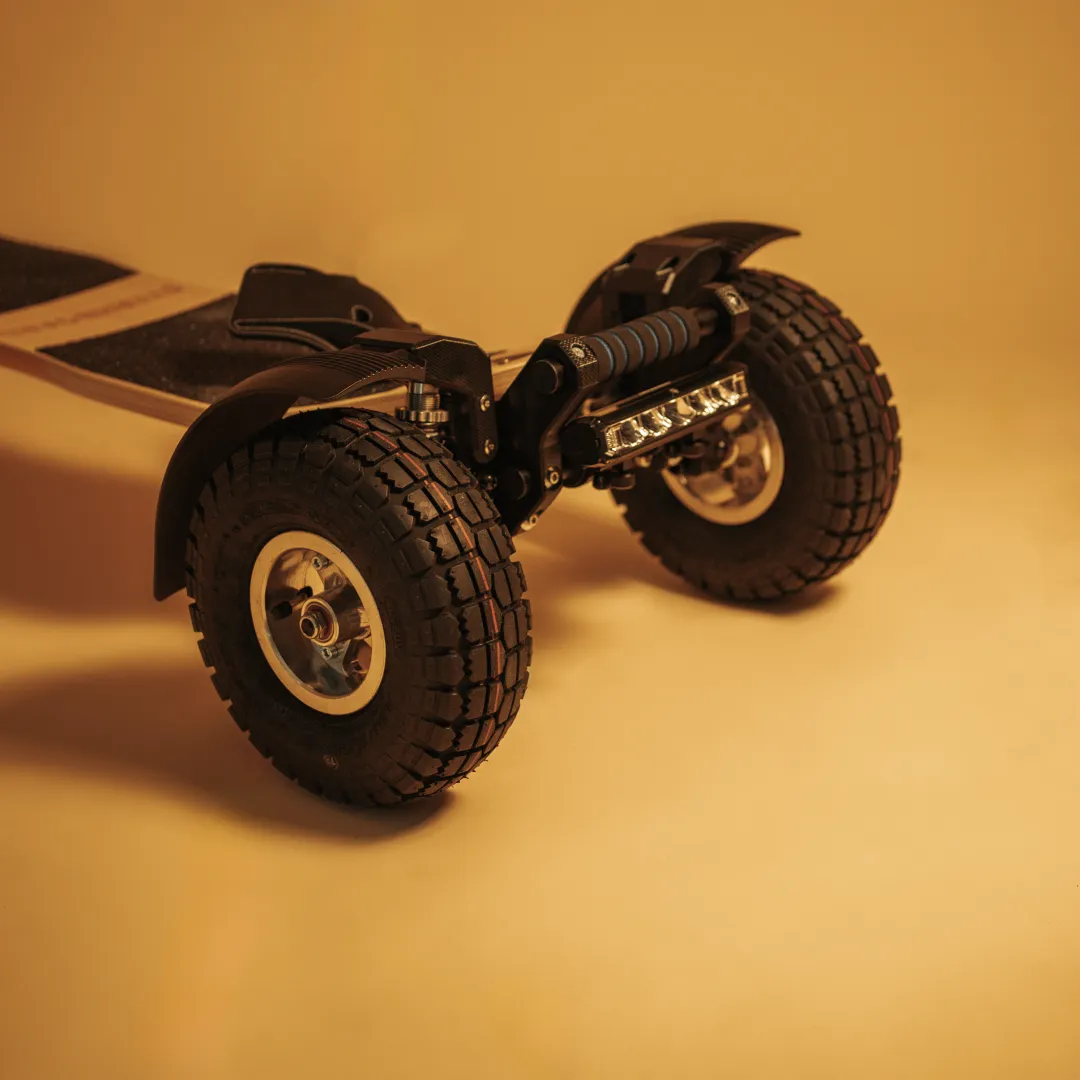 grand phare e-skateboard Sternboard éclairage blanc skate électrique sécurité nocturne