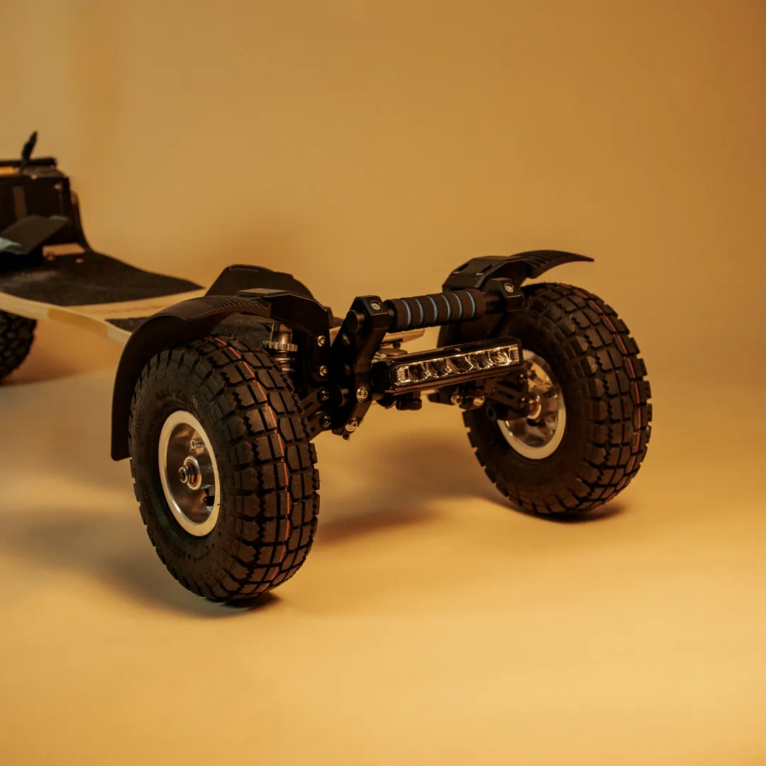 roues tout-terrain e-skateboard Sternboard profil mobilité électrique urbaine