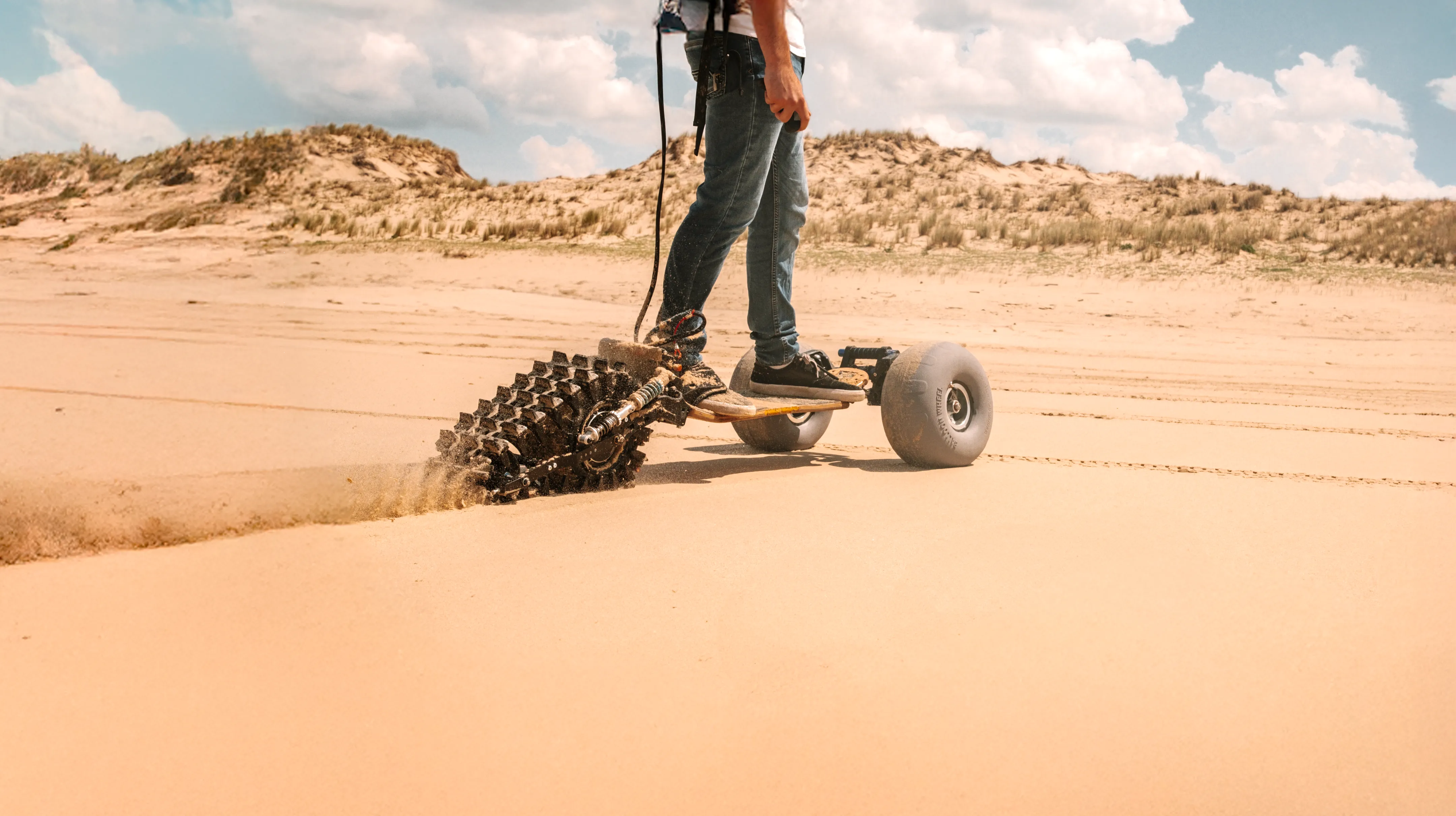 Exploration dunes chenille longboard électrique Sternboard aventure sablonneuse désertique