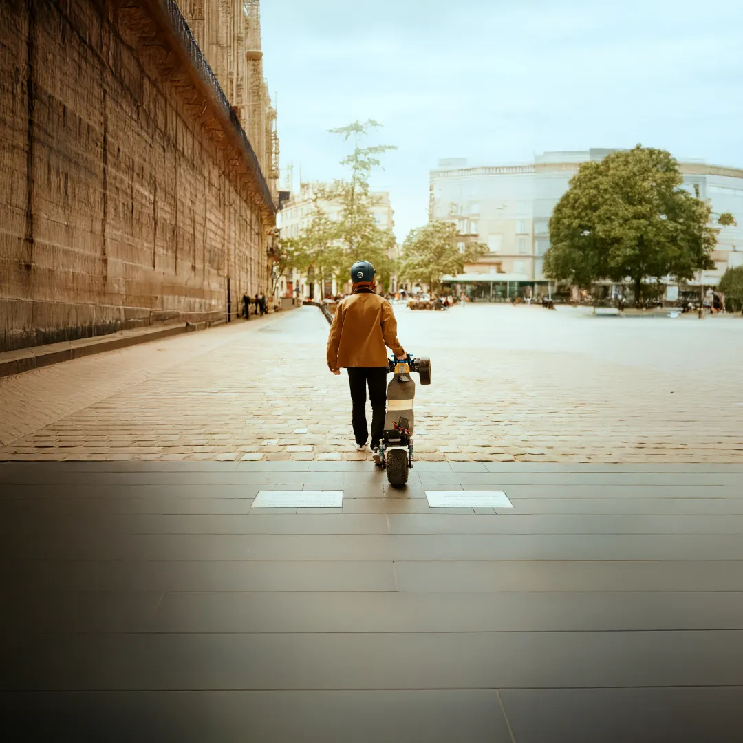 Compagnon quotidien Sternboard polyvalence format compact transport multimodal antivol traceur GPS