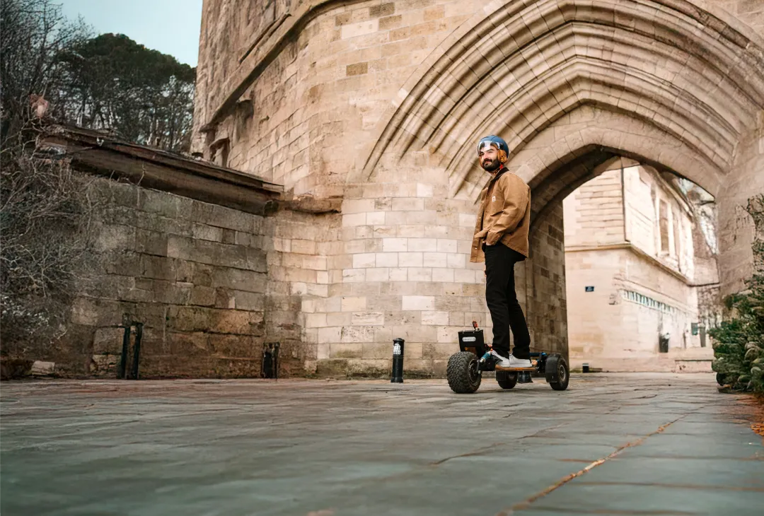 Lifestyle nomade urbain skateboard électrique Sternboard mobilité moderne flexible